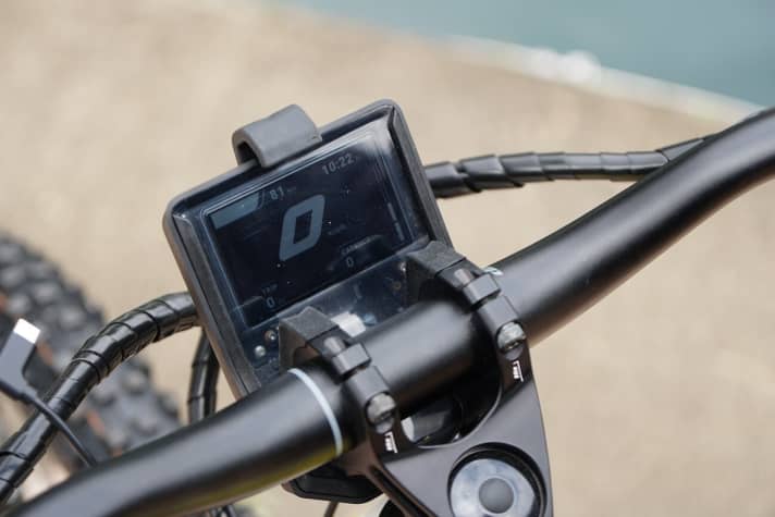  Display and mobile phone holder in one. The bike can also be used without a smartphone, but with a reduced range of functions.