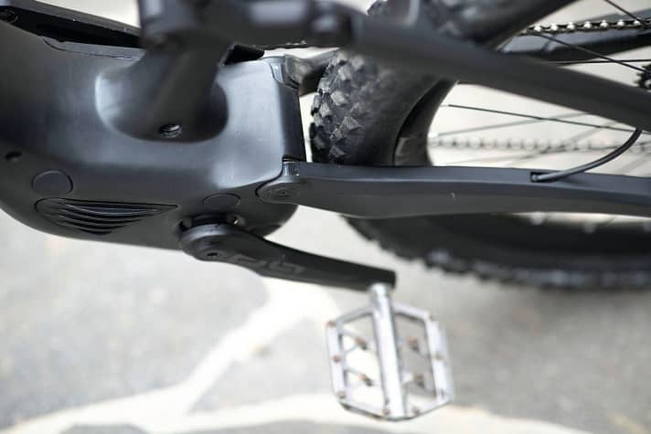   Der Brose Drive S Mag sitzt im edlen Carbon-Chassis des RX 750. Kühlrippen sollen die Wärmeableitung aus dem Motorraum erleichtern.