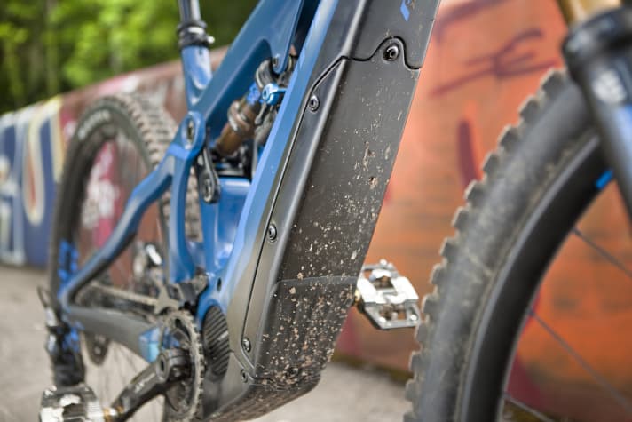   Battery removal step 1: three Torx screws on each side and two underneath hold the cover plate in position.