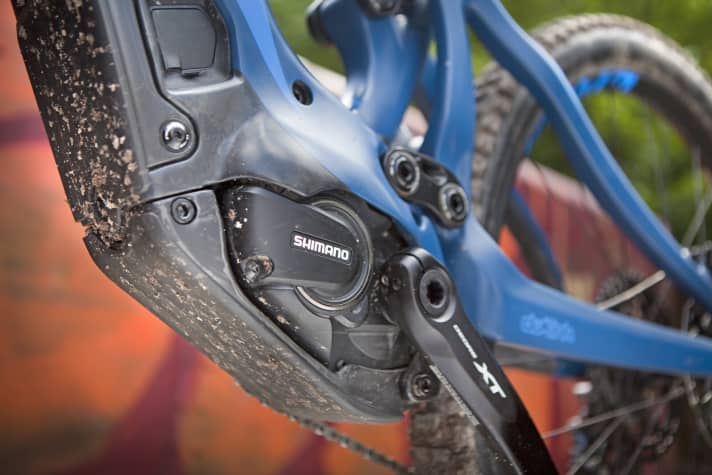   Shimano Steps E-8000 on the top model delivers the familiar good performance.