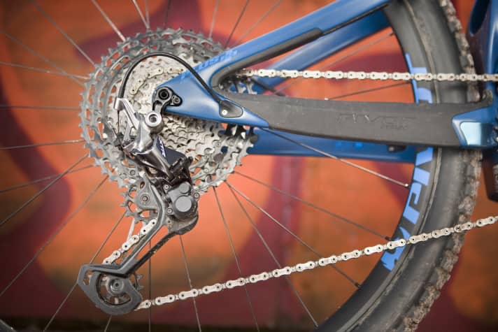   Shimano XTR 12-speed with pizza sprocket set 10-51 teeth.