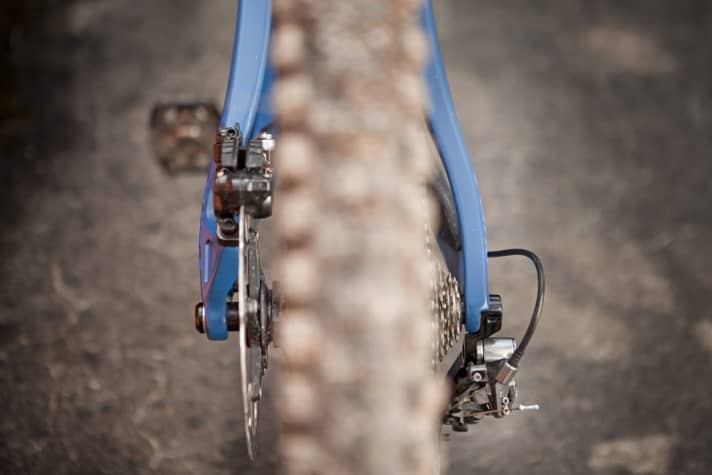   Superboost with a 157mm hub width. Hooray, another hub standard. At least the wheels are stiff and the rear triangle is short.