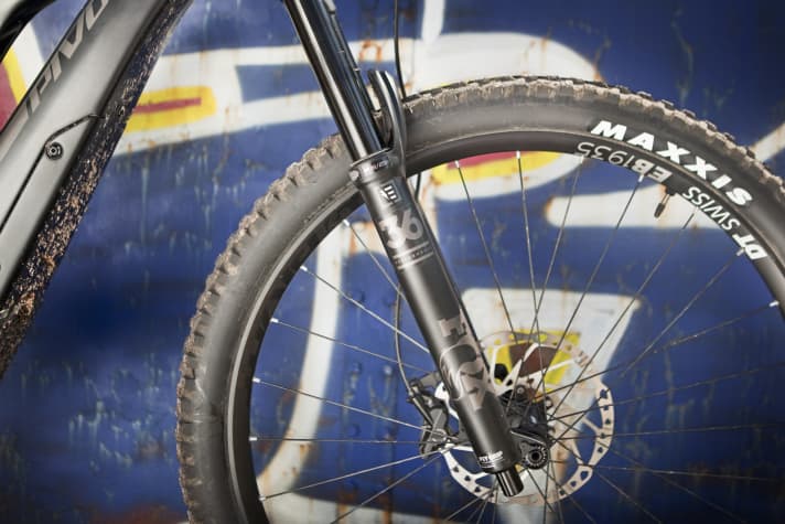   Fox 36 Float Performance Elite. Very good response behaviour and good stiffness.