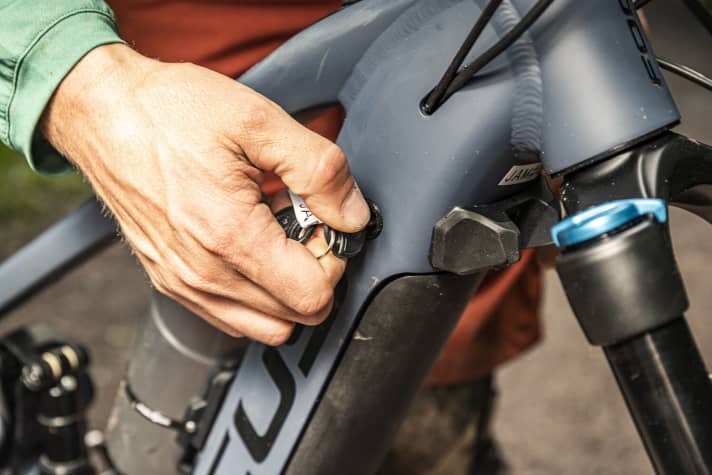   The Powertube battery is located in the down tube and can be easily removed with a key.