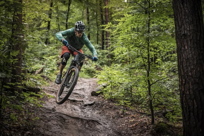   On the fun but rather tame trails around Stuttgart, the Jam² could hardly be rattled. We are looking forward to testing the newcomer in tough terrain and in direct comparison with the competition.