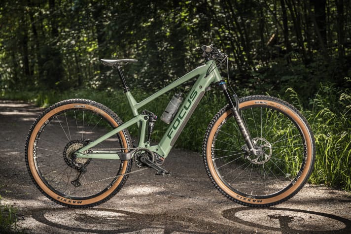   Das Focus Thron² 6.9 kostet 4699 Euro und ist das Topmodell des Touren-Fullys.