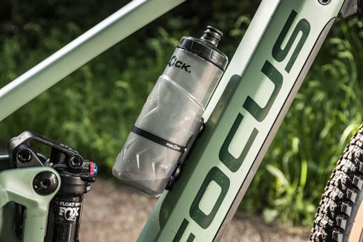   Top for touring: there is space for a bottle cage in the frame.