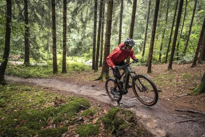   Souverän und entspannt im Anstieg: Das Focus Thron² klettert gut.