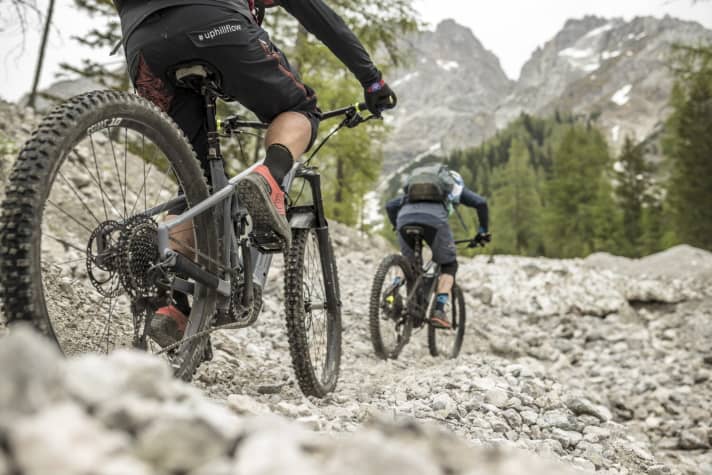   Praxistest in der Zugspitzarena: Rutschige Schotterreisen meistert die neue Bosch-Generation spielend.