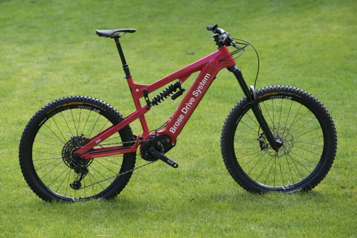   The complete Brose system in a show bike from Nox Cycles. The down tube was not adapted to the new battery, but taken from the standard bike with BMZ battery. The down tube can therefore be significantly slimmer in reality.