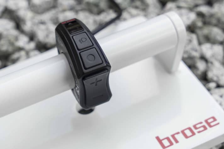   The remote display is the most discreet solution. With LEDs instead of a digital display, a very tidy and unobtrusive cockpit is possible.