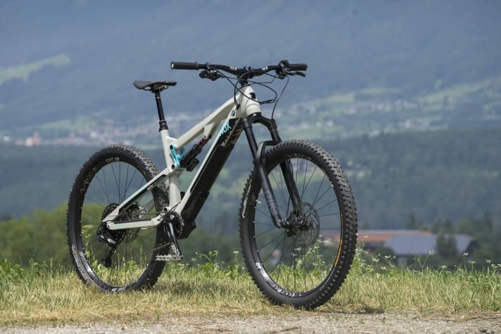   Die günstigen Ausstattungsvarianten kommen in grau/schwarz. Im Bild das Nox All Mountain 5.9 Expert mit 29er-Laufrädern.