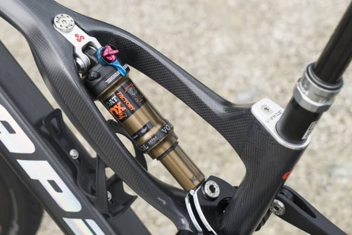   Der Vollcarbon-Rahmen ist mit seinem asymmetrischen Design ein echter Hingucker.