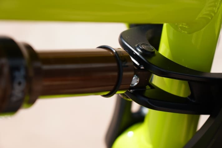   The flip chip for geometry adjustment is located in the rear shock mount. This allows the geometry to be adapted to different wheel sizes.