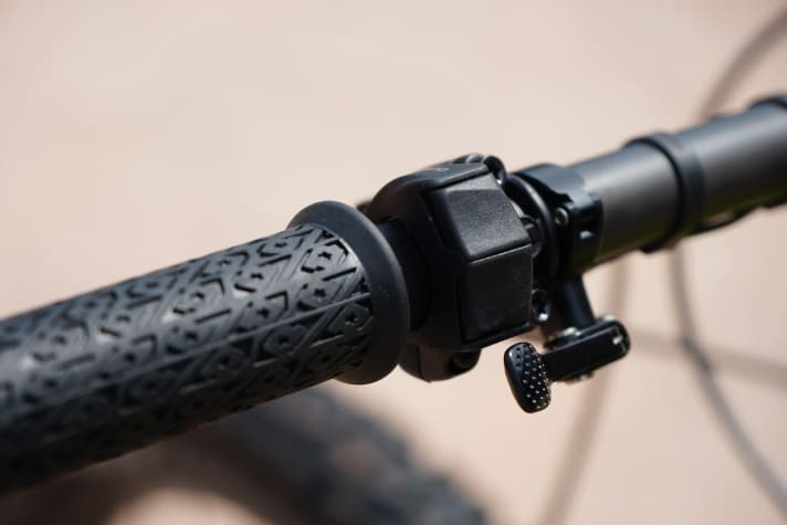   The slim E7000 shifter is set on the Ekano, there is no choice here.