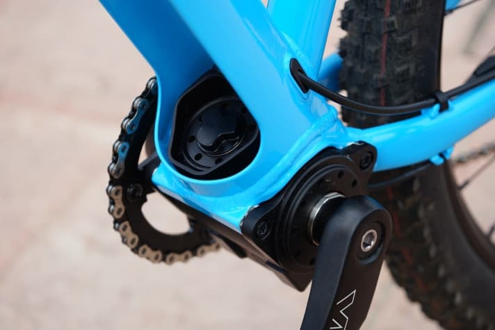 Die Getriebeeinheit sitzt im Tretlagerbereich und fällt schlank aus. Die Kraft des Motors wird über den sternförmigen Einsatz übertragen.