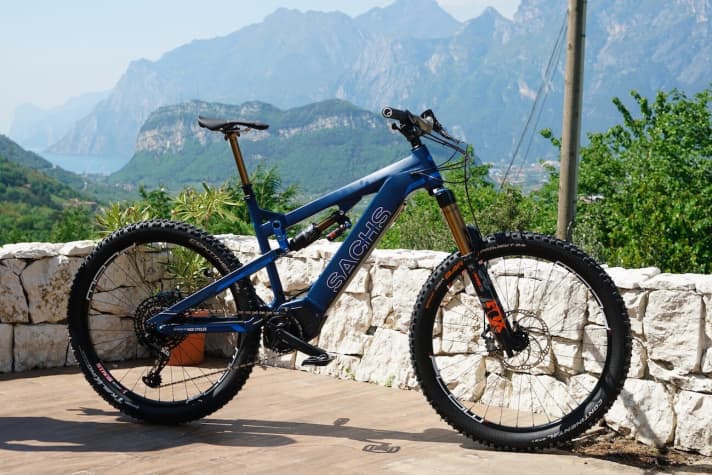   Der Sachs RS-Motor steckte für unsere Testfahrten in einem <a href="e_mtb/e_mtb_news_neuheiten/e-mtb-neuheiten-2019-nox-hybrid-e-mtbs/a39746.html"  rel="noopener noreferrer">Nox Hybrid Allmountain</a>  Prototypen. Ob Nox künftig auch in Serienbikes auf den Sachs RS setzt, ist noch nicht klar.