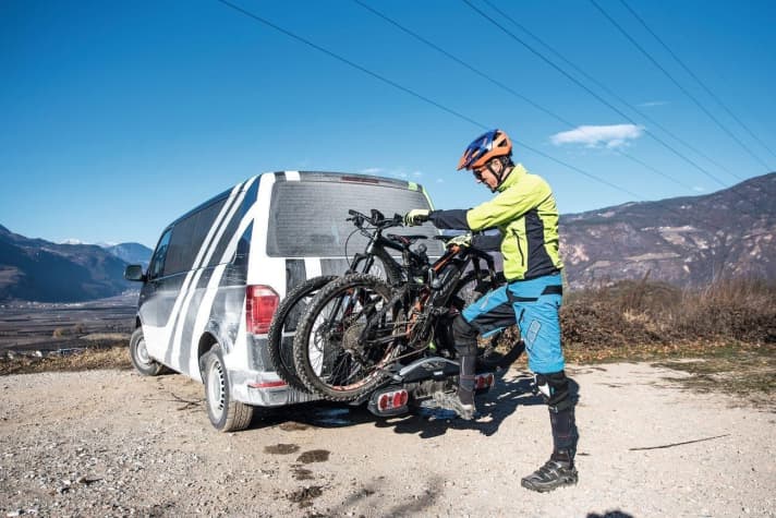   When transporting on the rear carrier, the display and battery should be removed and stored dry in the interior.