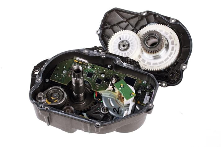   The inner workings of the Bosch CX unit: bearing protection ring and thick grease packing must ensure that water cannot penetrate the bottom bracket area.