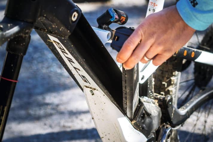   Doppelte Kapazität: Das Fach für den Zweit-Akku (375 Wattstunden) dient als Staufach, wenn das Bulls mit nur einem Akku bewegt wird. Der Zweit-Akku ist nicht im Preis enthalten und kostet zusätzlich 699 Euro.