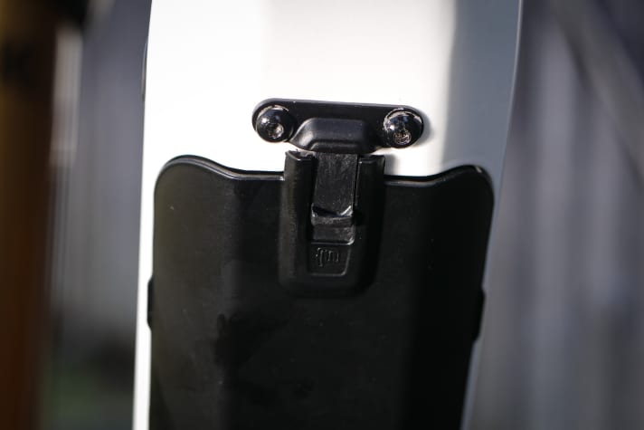   The battery can be removed downwards as soon as the cover is removed.