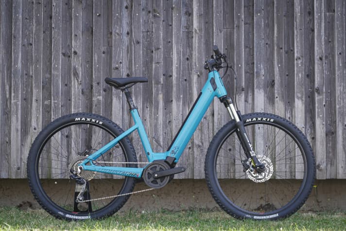   Step-through bike for a leisurely ride in the countryside: The Moustache Samedi Off 2 Open is designed as an entry-level bike for adults and costs 2899 euros with a 500 Wh battery. The bike is also available with 400 watt hours for 200 euros less.