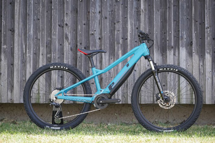   The Samedi 26 is designed to give children an introduction to e-mountain biking. Equipped with a 300 Wh battery and Bosch Active motor, it costs 2399 euros.