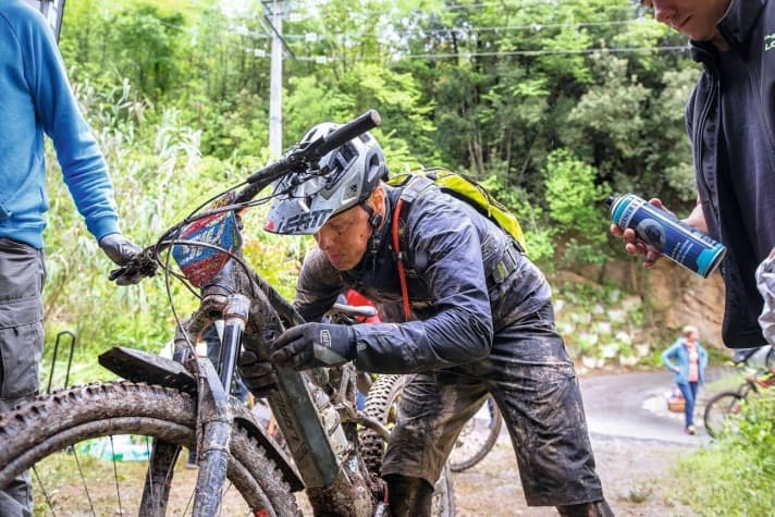   Transvésubienne: 70 Kilometer Schlammschlacht – Wir waren beim E-MTB-Rennen in den Seealpen.