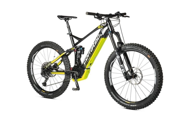   The Corratec E-Power RS 150 LTD comes with a Performance CX motor and 500-series Powertube battery. The special edition with wide 27.5 mm tyres costs 5699 euros.