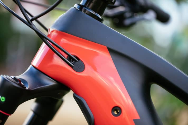   The cables disappear elegantly into the carbon frame of the Trek Rail.