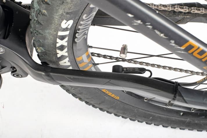   Schönheitsfehler: Centurion setzt beim Numinis Trail E auf einen klassischen Speichensensor an der Kettenstrebe und den Speichenmagnet an der Speiche. Interne Lösungen sind eleganter und bieten weniger Defektpotenzial.