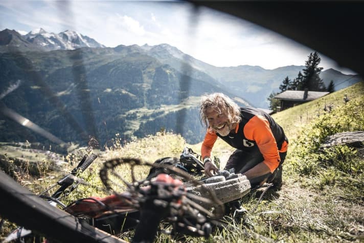    Mont Blanc Three days at the limit: Holger Meyer at the hardcore race around the white giant. To read in <a href="https://www.delius-klasing.de/emtb-04-2019-emb-2019-04" target="_blank" rel="noopener noreferrer"> EMTB 4/19 - order now </a> .