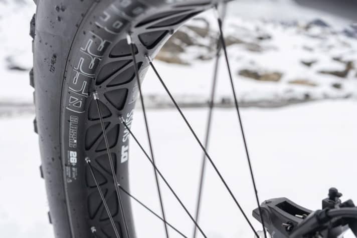 Hochwertig: Mondraker verbaut teure Systemlaufräder von DT Swiss. Die BR 2250 Classic wiegen kaum mehr als ein konventioneller Laufradsatz.