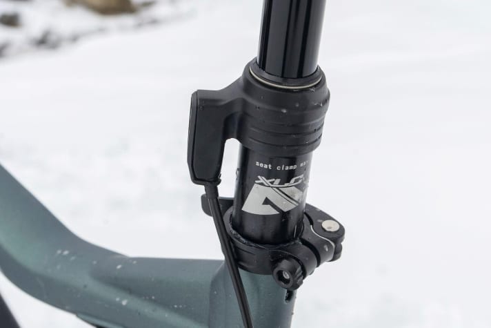 Wenig Verstellbereich: Die gut funktionierende XLC-Sattelstütze am Haibike besitzt leider nur 100 Millimeter Hub. Wir wünschten uns einen größeren Verstellbereich.