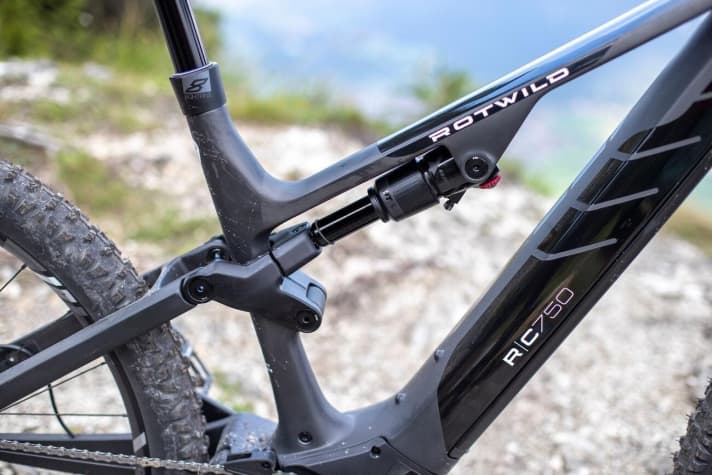   Seltenes Bild: Rotwild verbaut einen DT-Swiss-Dämpfer. Der soll aber besonders am E-MTB seine Stärken ausspielen.