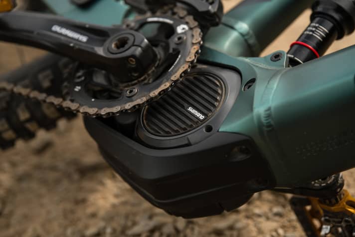   All GT e-bikes come with a Shimano drive. From the E-5000 and E-7000 to the E-8000, everything is represented depending on the price range.