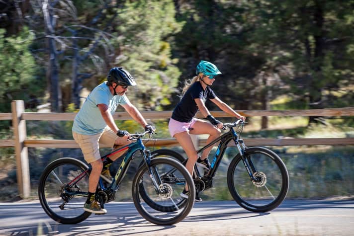   Das Hardtail Pantera GT-E richtet sich an Tourenfahrer, die auch mal einen Ausflug ins Gelände wagen wollen. Mit einer ausgewogenen Geometrie, breiten und großen Reifen und –zumindest im Topmodell – soliden Komponenten sollte das kein Problem sein.