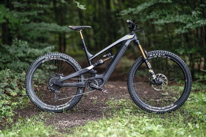   The YT wins the downhill classification by ten points. In terms of riding fun, smoothness and manoeuvrability, the Decoy is in a league of its own.