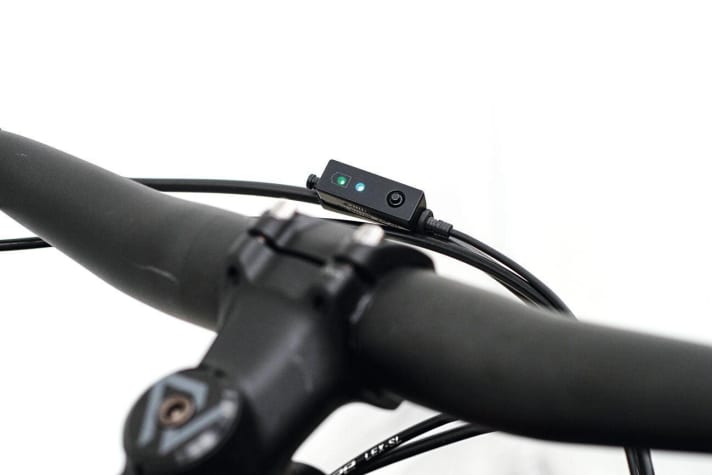   4 You can also use the unit without the shifter using the dummy plug supplied. The LEDs then provide information about the battery status and assistance level, and you can switch modes using the push button.