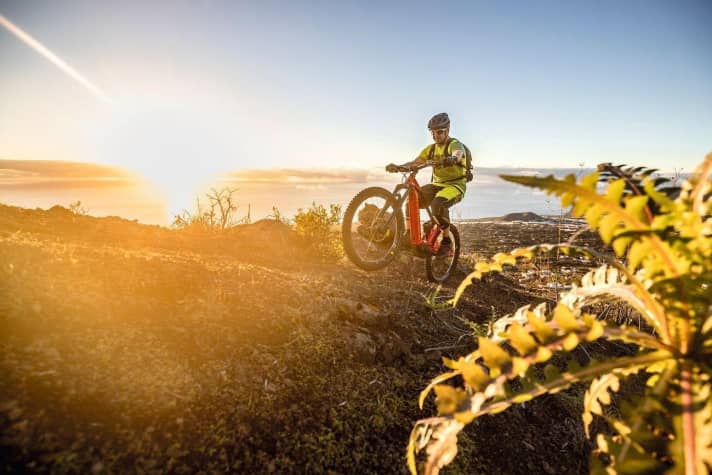  Hinterrad belasten in steilen Anstiegen mit dem E-MTB.