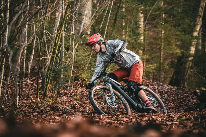 We have already been able to subject a pre-production version of the Radon Render 10.0 to a short test round. The newcomer was well-balanced, powerful and fun to ride. Some crucial details did not yet correspond to the series specification, too early for a detailed ride report. A detailed test will soon be available in the print edition of EMTB.