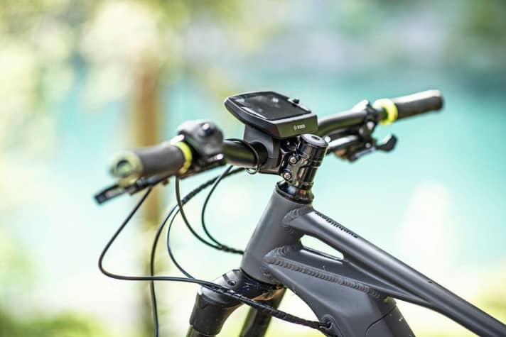   Image 7 - the E-MTB cockpit is lower without spacer rings