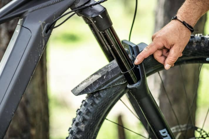 Determine the negative suspension travel on the suspension fork through the rubber ring.