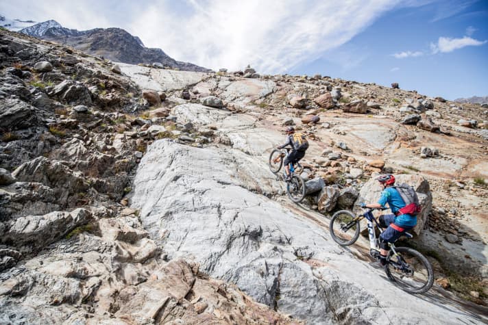    The crowning glory of evolution When product managers draw so heavily on equipment, suspension and drive, bikers' eyes light up. 9 high-end trail bikes in a comparison test - which one takes the crown?