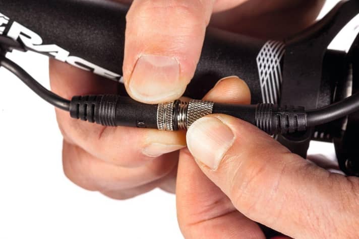   Check the connection of the control cables