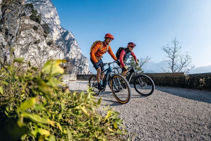 The EMTB Beginner Special - 50 pages of tests and buying advice from EMTB issue 2/2020, with twelve e-hardtails between 1999 and 2999 euros in the test. Available to download for € 3.99 as a PDF and in the EMTB app for <a href="https://apps.apple.com/de/app/emtb-das-magazin-f%C3%BCr-e-mountainbiker/id1079396102" target="_blank" rel="noopener noreferrer nofollow">iOS</a> and <a href="https://play.google.com/store/apps/details?id=de.delius_klasing.emtb" target="_blank" rel="noopener noreferrer nofollow">Android</a> .