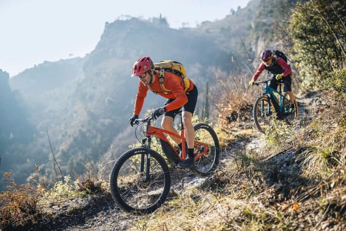   Even in the lower price ranges, the off-road capability of e-bikes can be improved with a skilful choice of components.