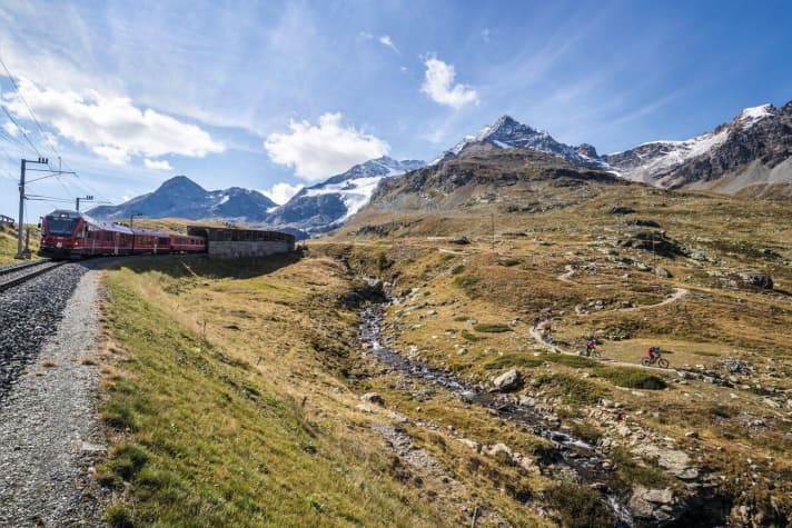   Idyllic railway: the Bernina Express route is a UNESCO World Heritage Site. Only the trails next to it are even more winding.