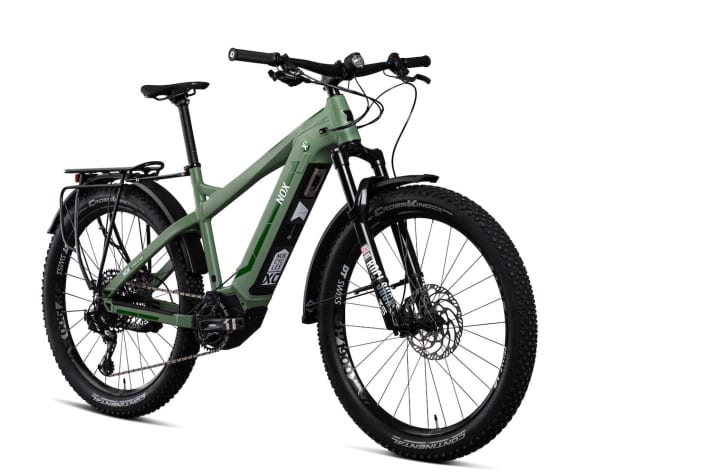   Die Allround-Variante des Hardtails Nox Hybrid XC Tour Sachs soll mit alltagstauglicher Vollausstattung besonders vielseitig sein. Zwei Varianten ab 4299 Euro.