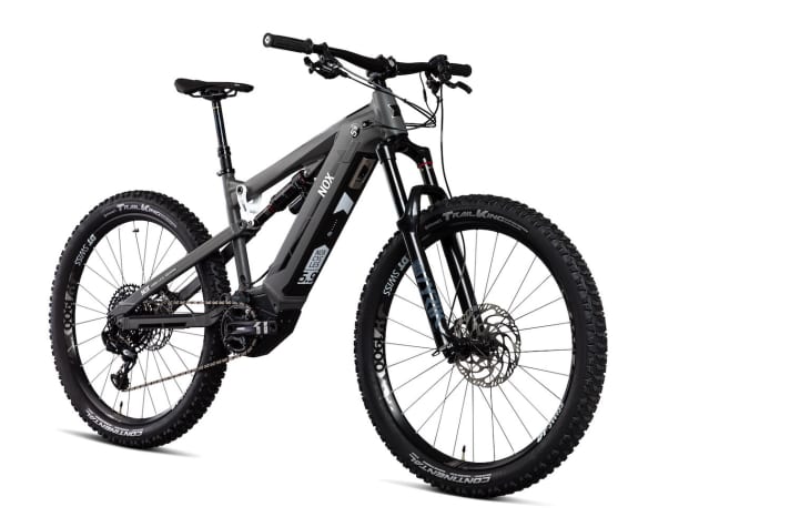   Das Nox Hybrid All-Mountain Sachs ist schon kompromisslos auf den Geländeeinsatz abgestimmt. Mit 160/150 mm Federweg ist man für nahezu alle Trails gewappnet. Drei Varianten ab 4899 Euro.